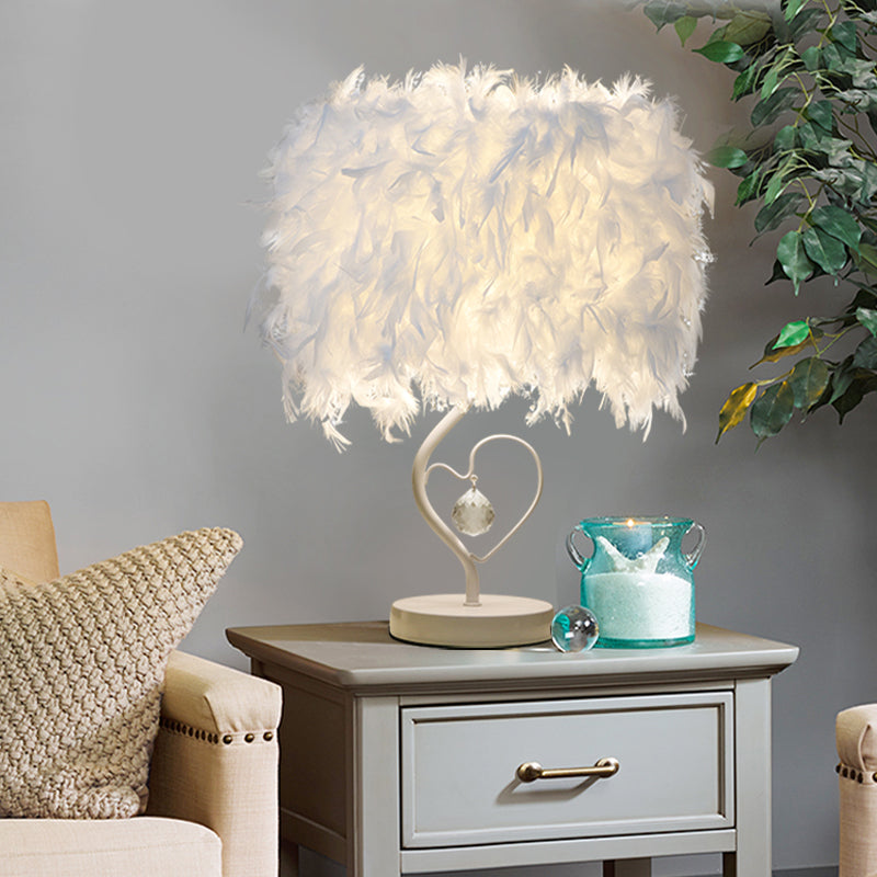 Mesa de estar de batería Lámpara de soporte de plumas de plumas simples en blanco/rosa/burdeos con marco de corazón y orbe de cristal