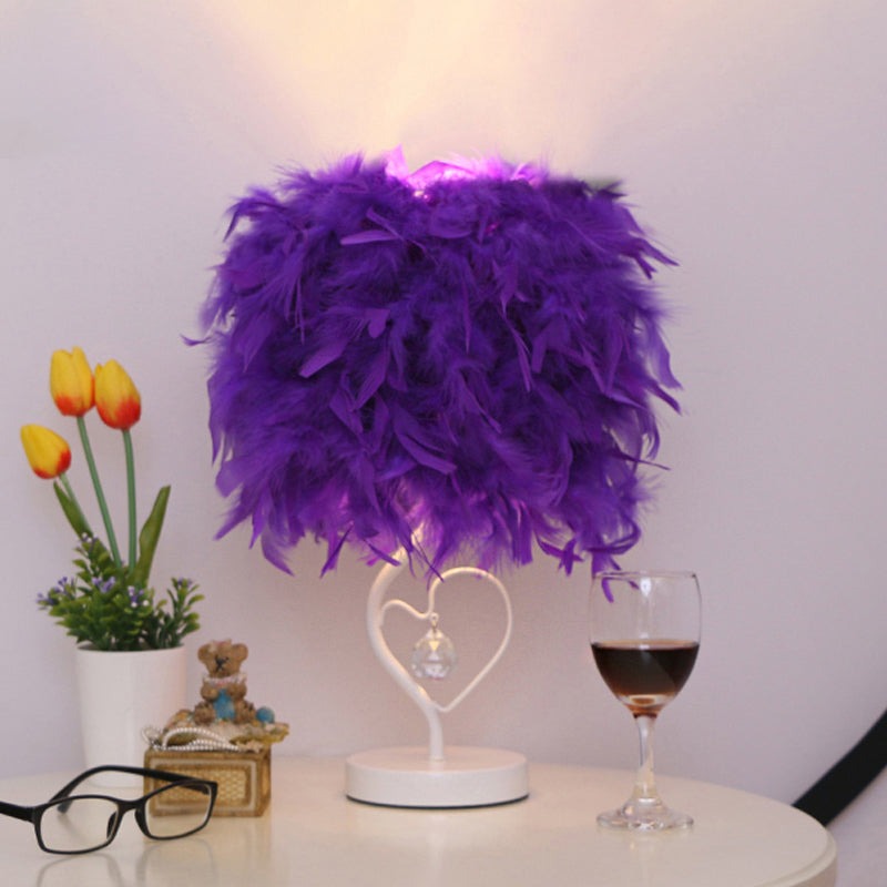Mesa de estar de batería Lámpara de soporte de plumas de plumas simples en blanco/rosa/burdeos con marco de corazón y orbe de cristal
