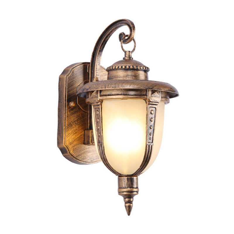 Enkele kleine/grote wandlamp Vintage veranda wandlantaarn met belmelk matglasschaduw in zwart/messing