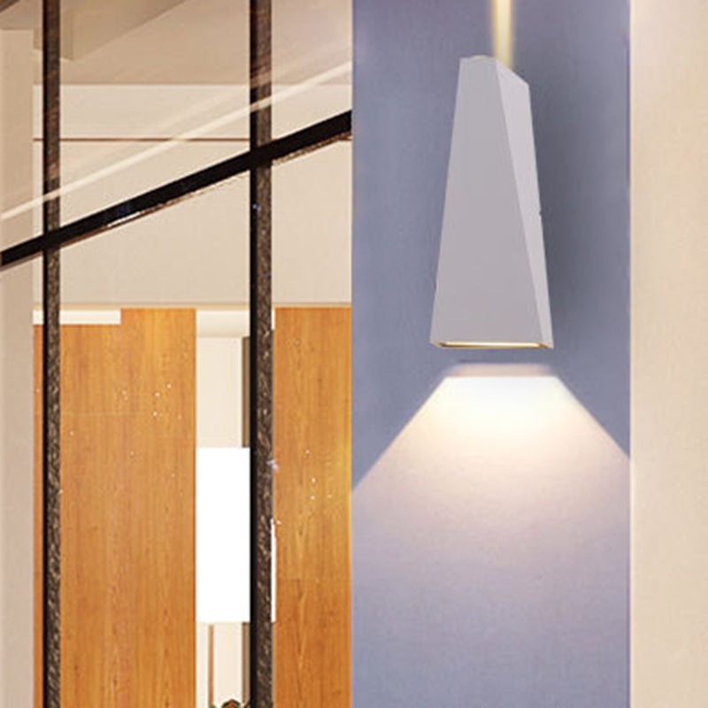 Nordic LED Flush Wall Sconce Black/White Triangular LED Wall Lamp with Metal Shade for Balcony, Warm/White Light