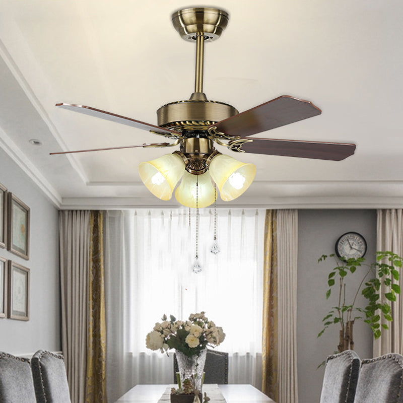 42 "largeur 3-Light Bell Semi Flush Mount Farmhouse Finition Gold Verre givré 3 lames Plafonde Fan Fan Laut avec chaîne de traction