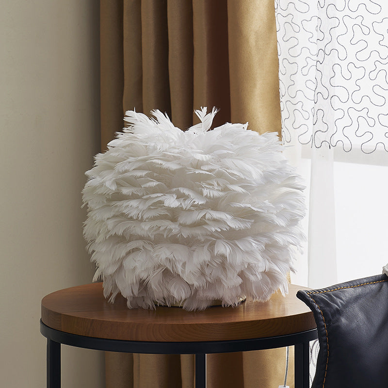 Lámpara de noche esférica gris/blanca/rosa Nordic Single Feather Table Light para sala de estar