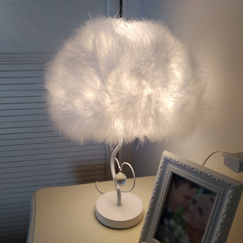 Lampada da tavolo da nuvola di piume Romantico Nordico 1 Bulbo Night Light With Crystal Accent