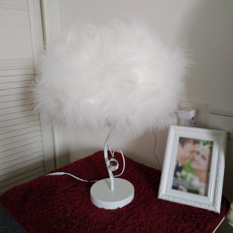 Lampada da tavolo da nuvola di piume Romantico Nordico 1 Bulbo Night Light With Crystal Accent
