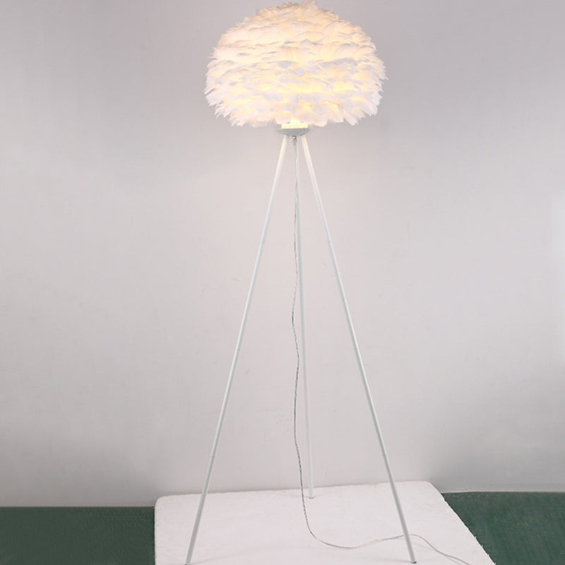 Lámpara de plumas de domo Minimalista de gris único/blanco/luz de piso rosa con trípode negro/blanco/dorado para dormitorio