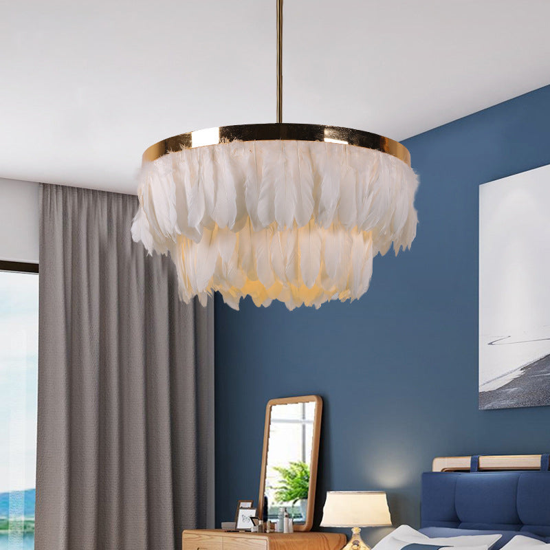 16 "/19.5" W lampadario conico a più tierte Nordic Feather 3 lampadine grigia/bianca/rossa Luce a sospensione per camera da letto per camera da letto