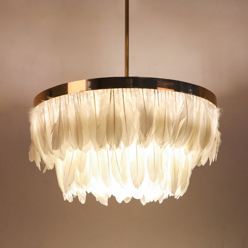 16 "/19.5" W lampadario conico a più tierte Nordic Feather 3 lampadine grigia/bianca/rossa Luce a sospensione per camera da letto per camera da letto