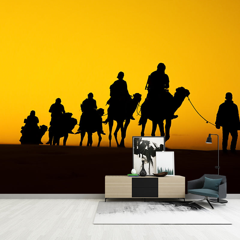 Donkere kleur moderne muurschildering hele woestijnlandschap met kameel bij zonsondergang muur decor voor thuis