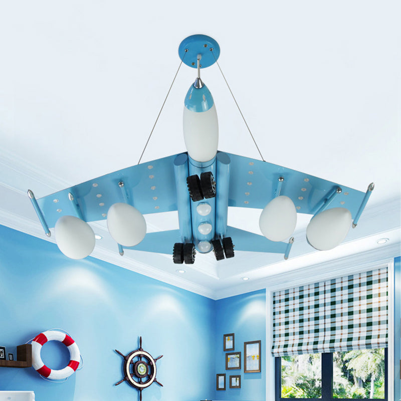 Kids Sky Blue Hanging Light Combat Airplane Metallic Chandelier pour la chambre à thème du parc