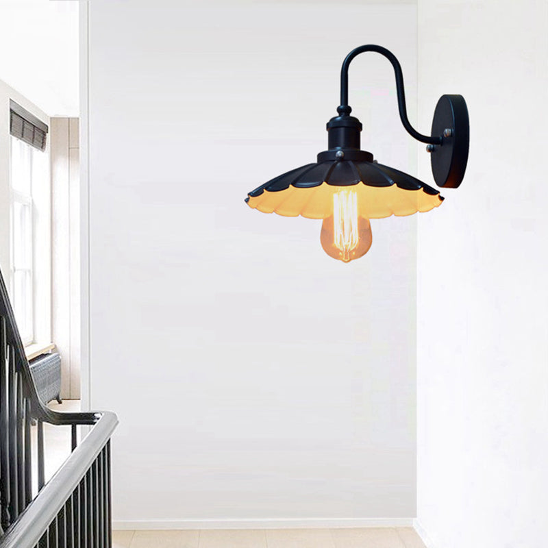 1-bulbo parete appeso Light Warehouse Il letto a parete da comodino con tonalità in metallo conico in nero