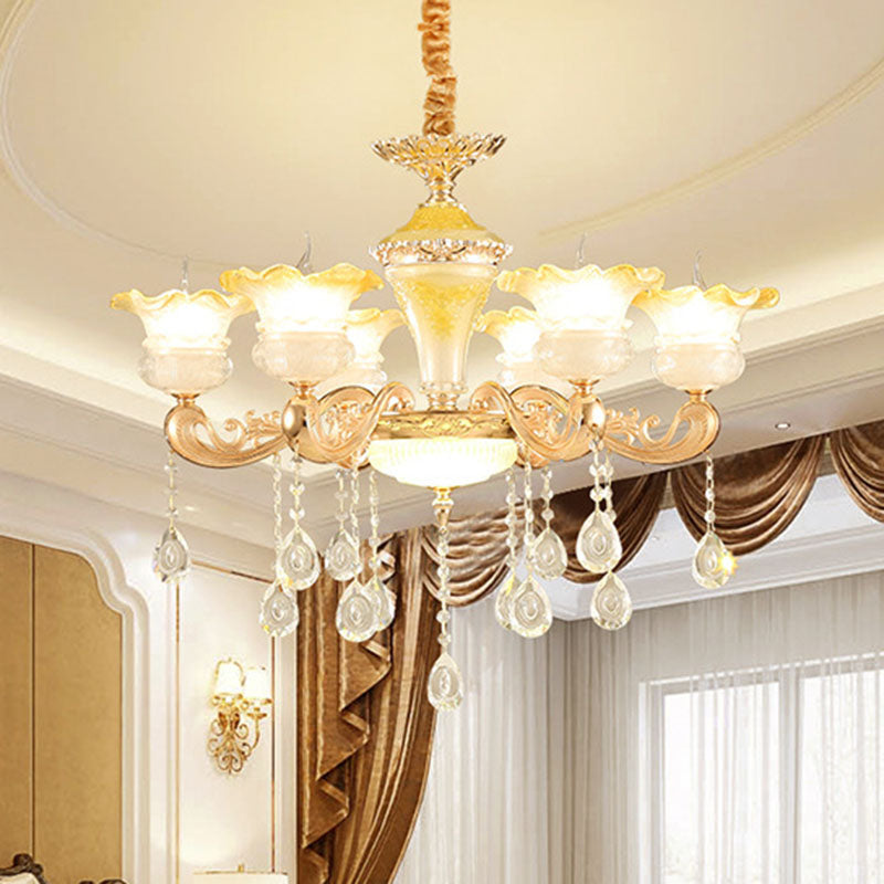 Blütenblatt gefrostetes Glas Hanging Light Kit Minimalistischer Goldanhänger Kronleuchter mit Kristalltropfen