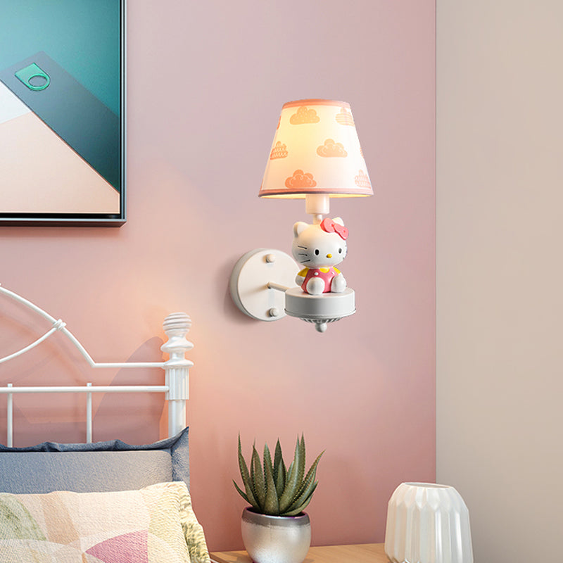 Lampada da parete per camera da letto a bulbina a bulbina a bulbina Light Fumettoni Montano a parete Bianco con tonalità in tessuto conico