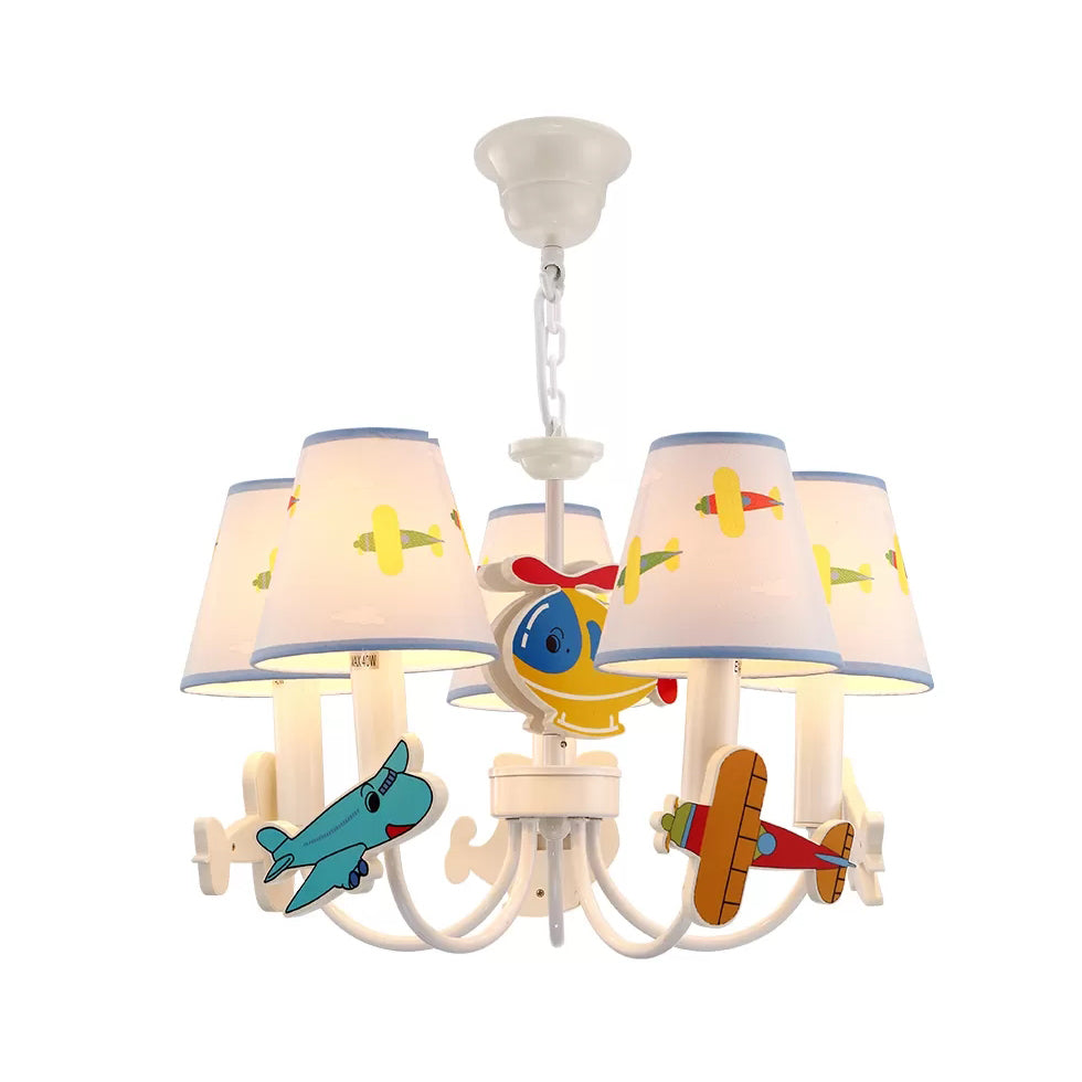 Enfants Suspension blanche Lumière avec avion ombre conique 5 lumières Chandelier en métal pour chambre à coucher