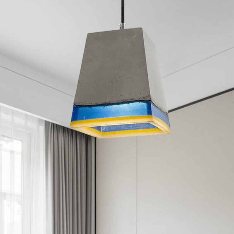 Lampada appendetta grigia a 1 luci a 1 luce moderna a sospensione piramide per soggiorno