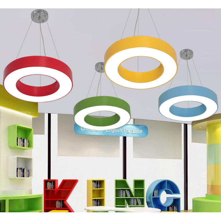Luce a ciondolo a tamburo a LED integrato Luce a sospensione regolabile in metallo per sala da gioco