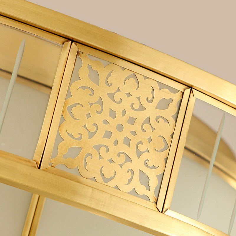 Trommelförmiges Wohnzimmer Flush Mount Licht Klassische Creme Glas Gold Flush Mount Befestigung mit Ausschnitt Metall Dekor