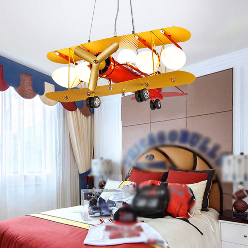 Éclairage de plafond LED en forme de plan jaune Cartonne d'éclairage de lustre métallique avec nuance en verre givré