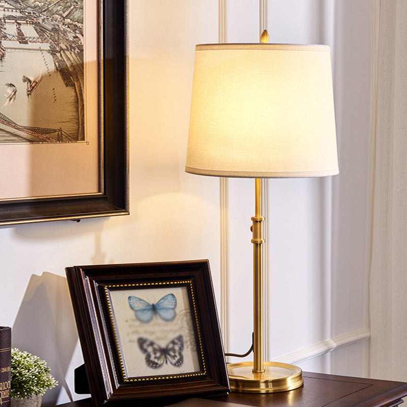 Lámpara de la mesita de noche de forma dorada Simplicidad de tela de 1 luces Luz de mesa ajustable
