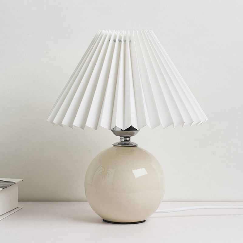 Globe Betttisch Lampe Keramik moderne Nachttischbeleuchtung mit konischem Faltenschatten