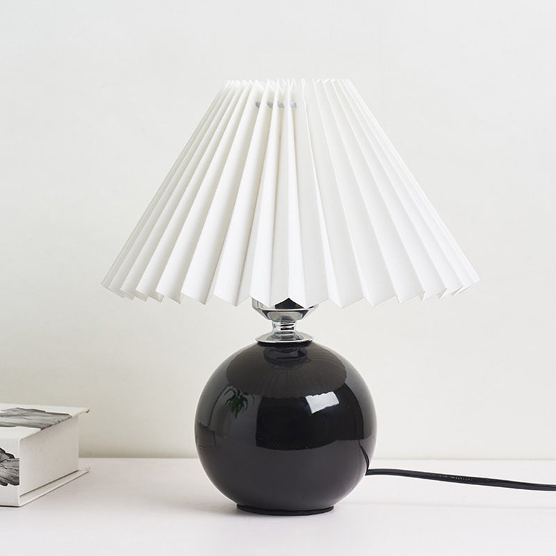 Globe Betttisch Lampe Keramik moderne Nachttischbeleuchtung mit konischem Faltenschatten