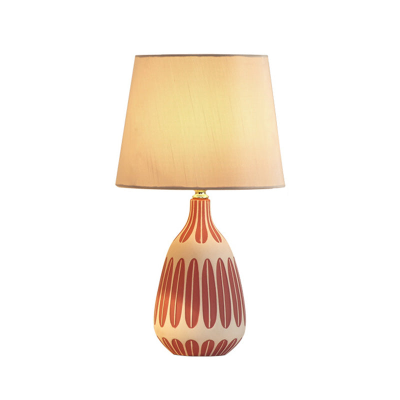Tabla de forma cónica Luz de tela contemporánea 1 lámpara de mesita de noche de bombilla con base de barro de barro