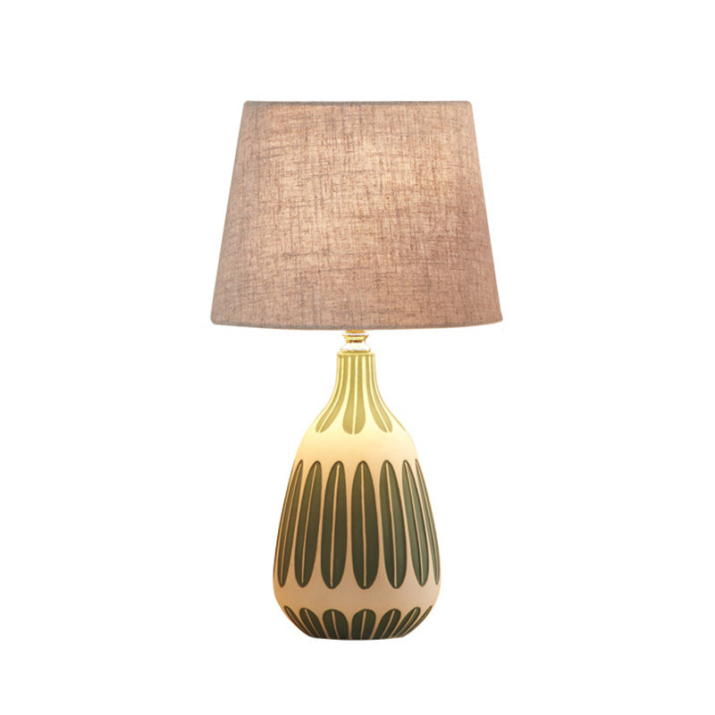 Tabla de forma cónica Luz de tela contemporánea 1 lámpara de mesita de noche de bombilla con base de barro de barro