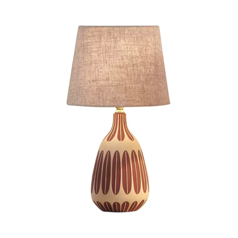 Tabla de forma cónica Luz de tela contemporánea 1 lámpara de mesita de noche de bombilla con base de barro de barro