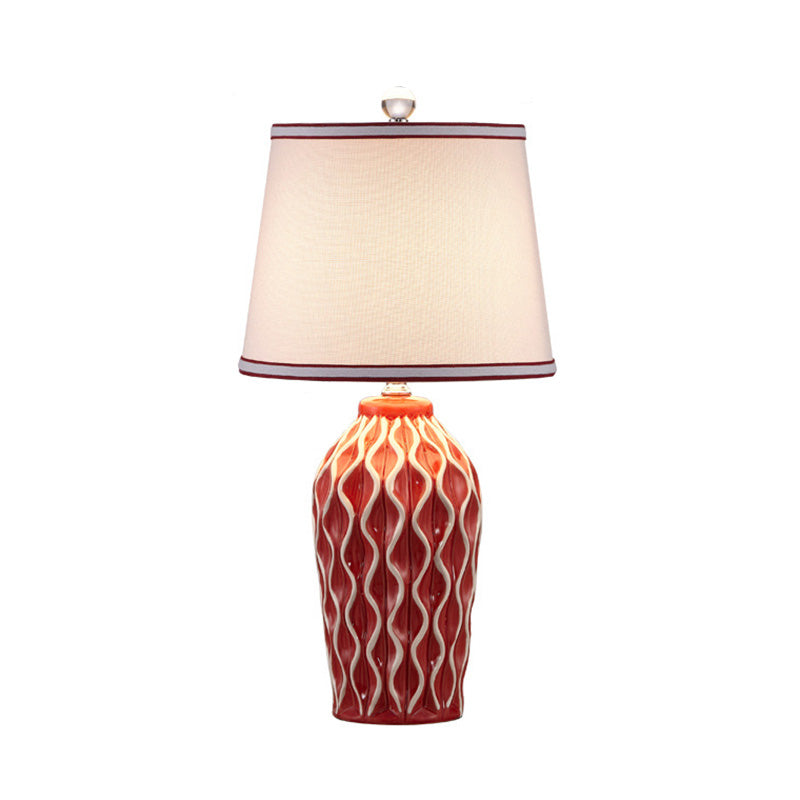 Tessuto a forma conica lampada da tavolo in stile nordico luce singolo comodino con decorazione in ceramica