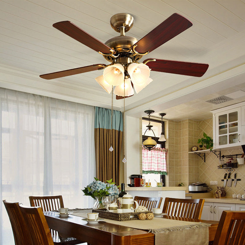 42 "W Flower Dining Room Semi Flush Mount Traditional Cream Glass Messing 5-Bes Hanging Fan Light Fecture
