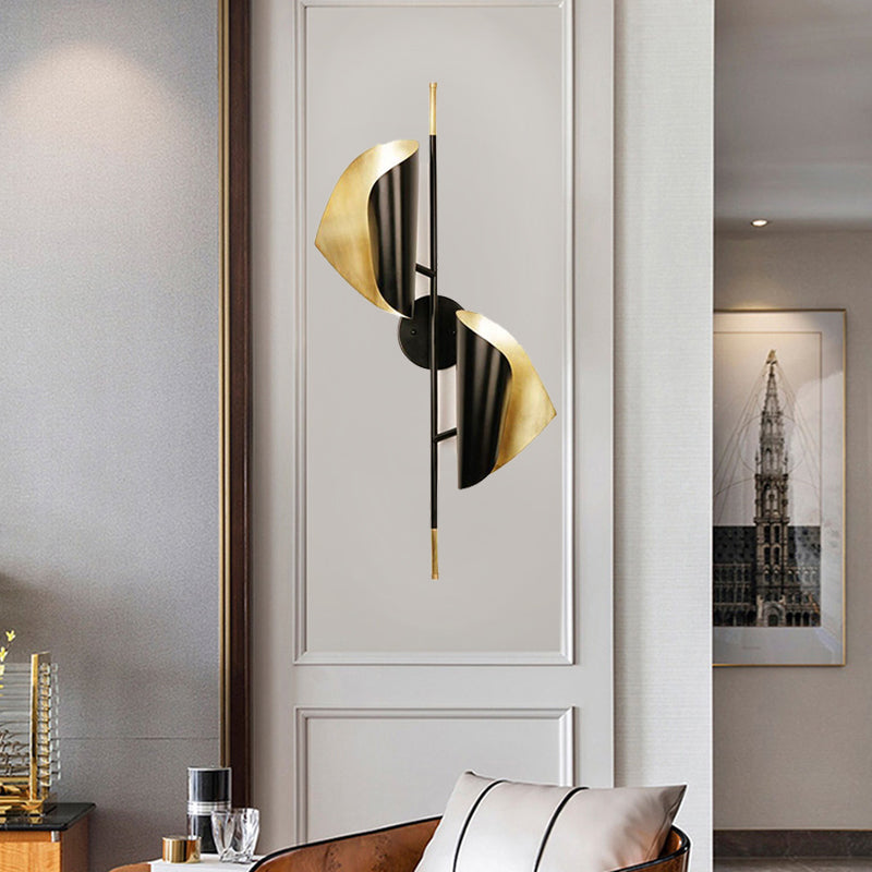 Courbe en tôle métallique Lumière postmoderne 2 lumières Moup de montant noir pour escalier