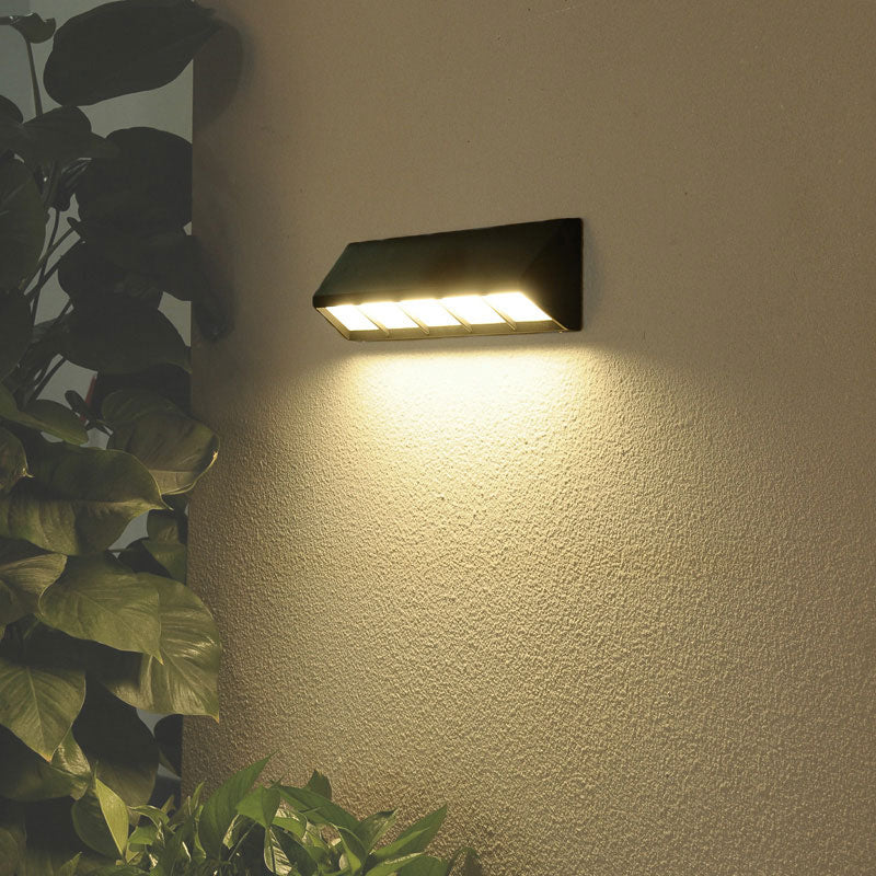 Triangular Prism Metallic LED Wall Mounted Light Simplicity Textured Black Wall Sconce Lighting for Patio