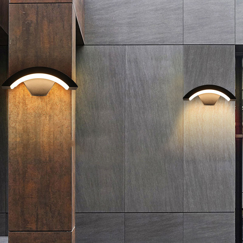 Sconce a forma di arco in acrilico che illumina la lampada da parete moderna a LED nera per esterni