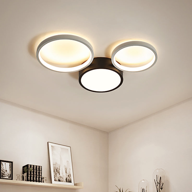 Black and White Multi-Ring Flush Lighting Moderne 3/5/6 Lichter Acryl Led-Lampe-Halterung in Weiß/Warm Licht