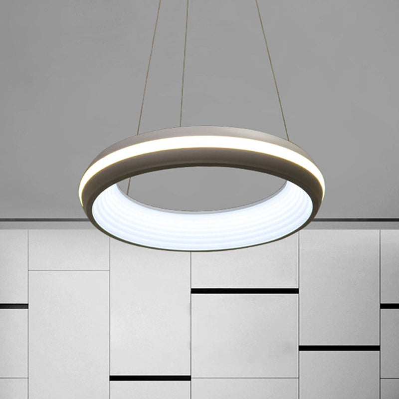 Donut Metal Metal Modernista LED White/Grey Hanging Lighture en tercera marcha, 19 "/25" de ancho