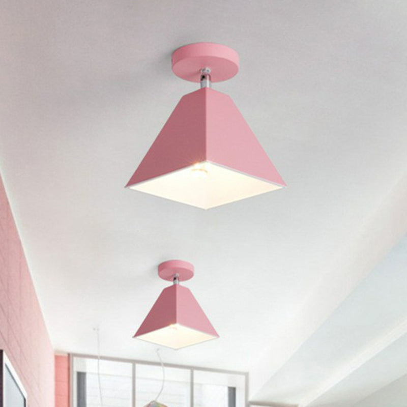 Luz montada en techo de pasillo de una sola bombilla metálica de montaje semi empotrado trapezoidal Simplicity