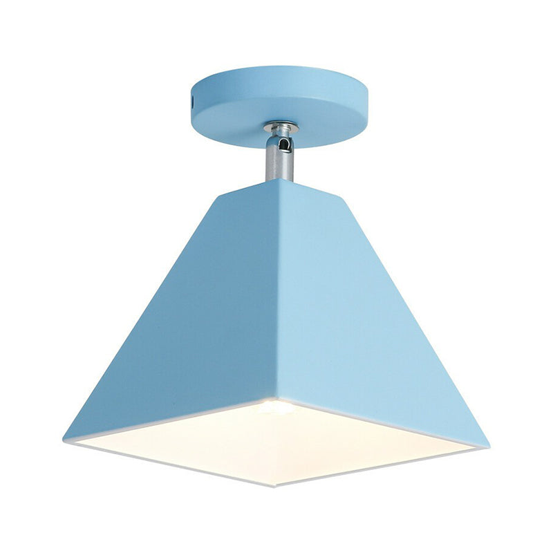 Luz montada en techo de pasillo de una sola bombilla metálica de montaje semi empotrado trapezoidal Simplicity