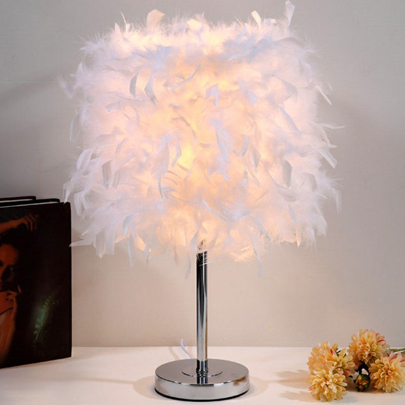 Cylindre Plume Nightstand lampe Arttics Single Nickel Table Éclairage pour chambre à coucher
