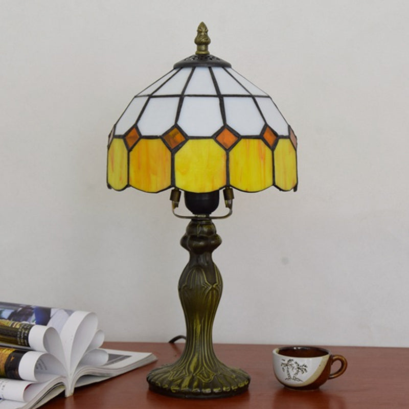 Yellow Single-Bulb Nightstand Lamp Classic Gridded Glass Scalloped Table Light for Living Room