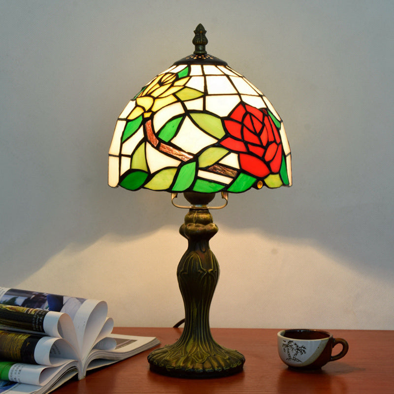 Luz de mesa de cúpula Lámpara de standly stily de vidrieras de una sola bomba para dormitorio