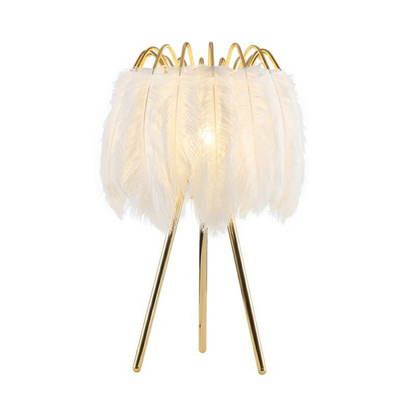 Tripod Shaped Night Lighting Minimalistic Metallic 1��Bulb Living Room Table Light with Feather Shade in Gold
