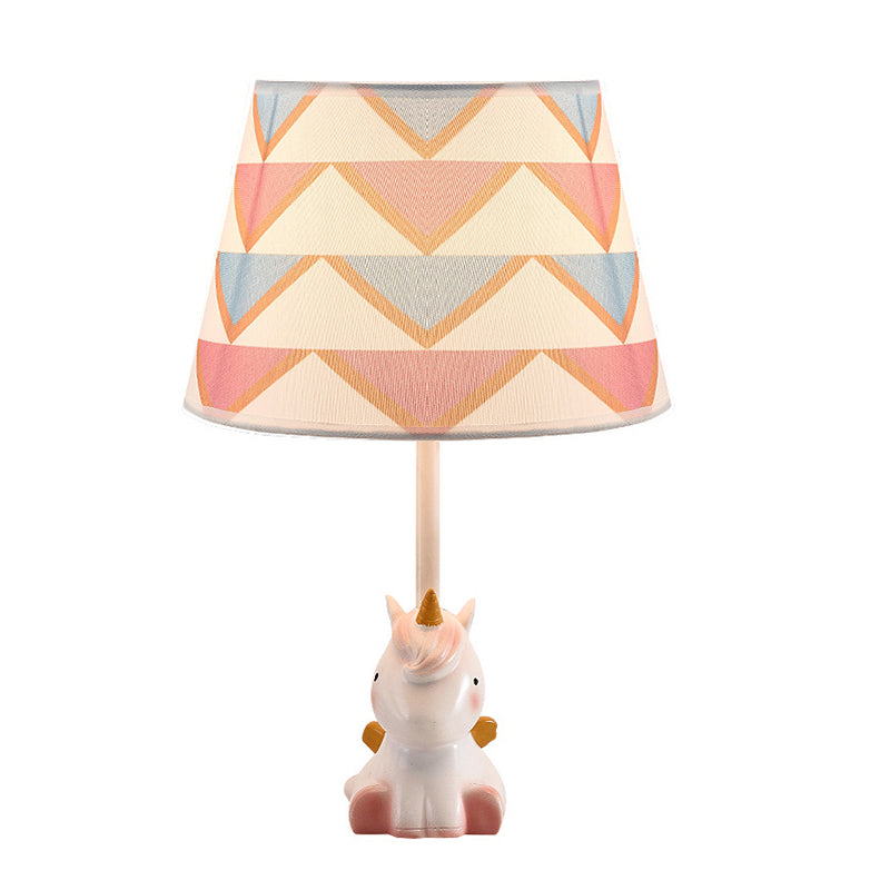 Lámpara de mesa de unicornio de color rosa caricatura 1 cabezal de resina de resina Night -stand con sombra de imperio estampado
