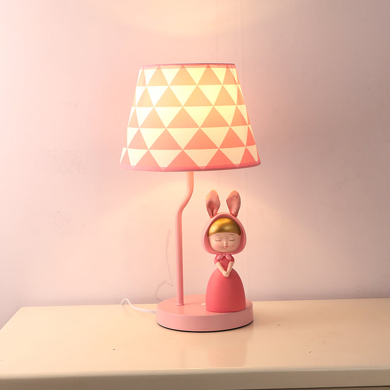 Taps toelopende trommel nachtkastje lamp kinderen stof met één bulb slaapkamer tafellicht met hars beeldje in roze
