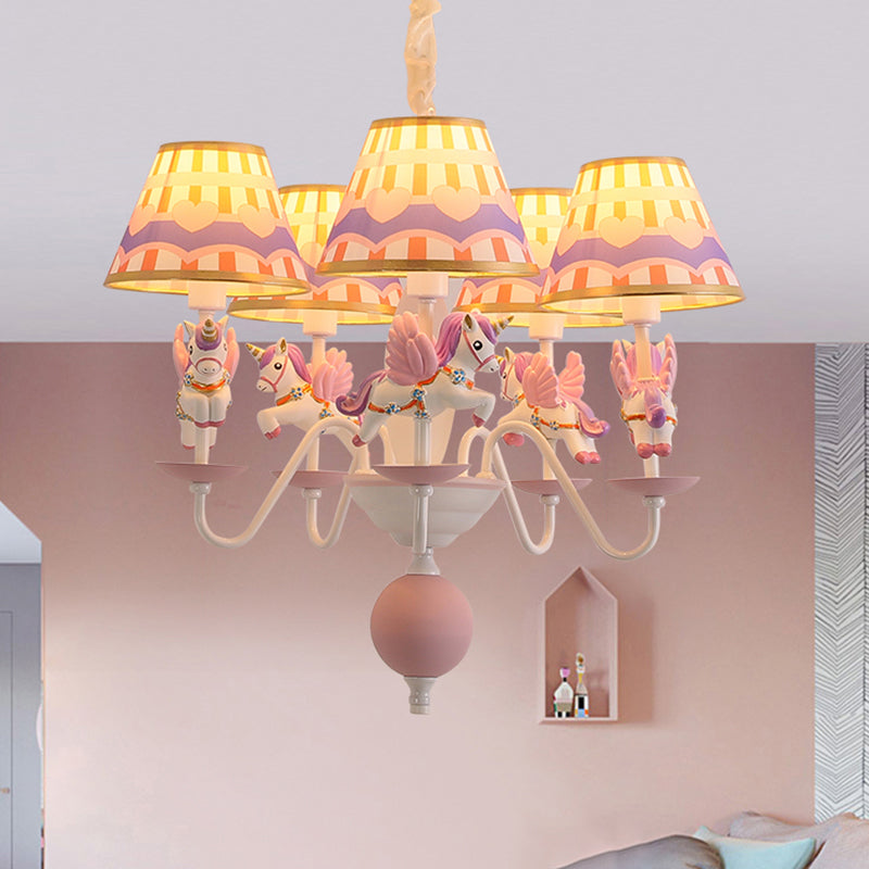 Dessin animé Flying Unicorn Chandelier Pendant Light Resin Nursery Light avec Empire Shade