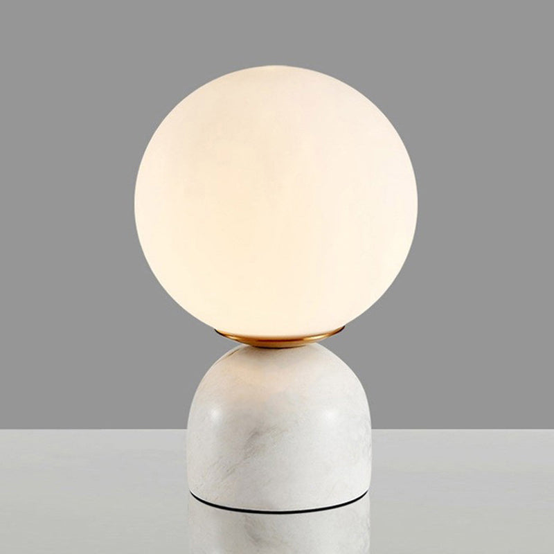 Sfera illuminazione da tavolo in stile nordico vetro smerigliato da comodino a bulbo singolo con base in marmo a cupola