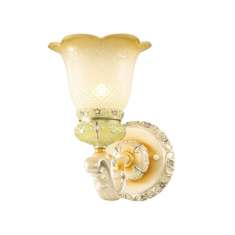 Lampe murale en verre beige floral à volants