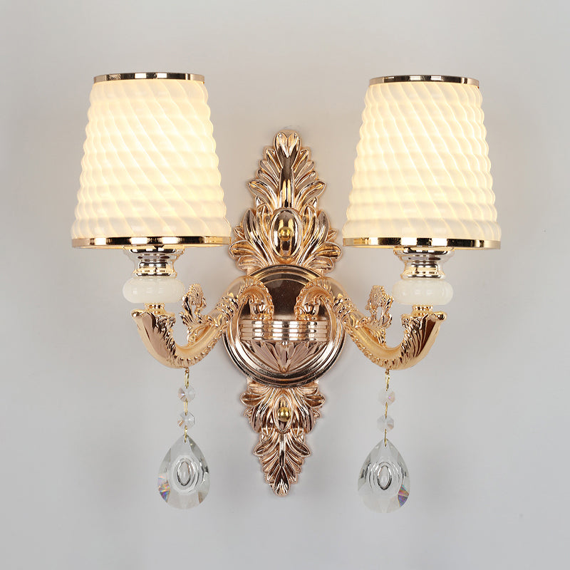 Lámpara de pared de vidrio texturizado cónico Lámpara de pared de pasillo vintage con drapeado de cristal en dorado