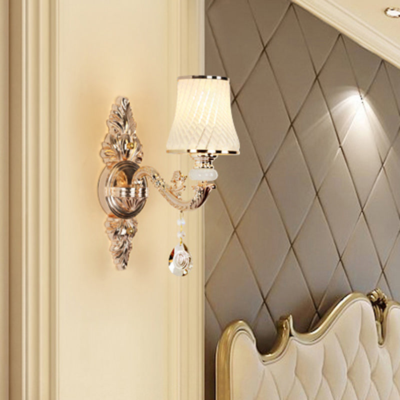 Lámpara de pared de vidrio texturizado cónico Lámpara de pared de pasillo vintage con drapeado de cristal en dorado