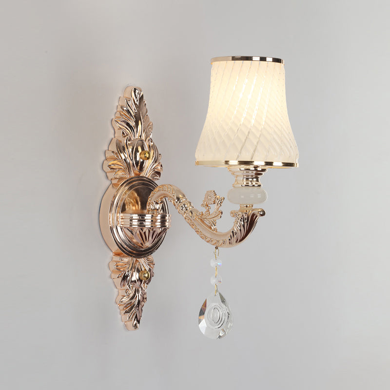 Lámpara de pared de vidrio texturizado cónico Lámpara de pared de pasillo vintage con drapeado de cristal en dorado