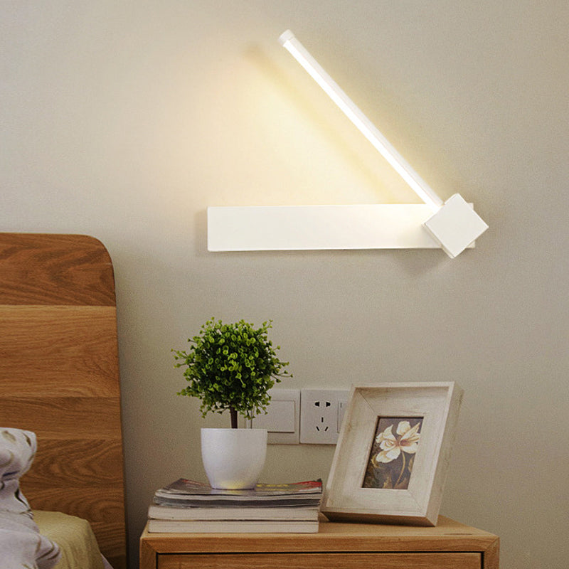 Verstellbare Acrylschattierte lineare Wandleuchter.