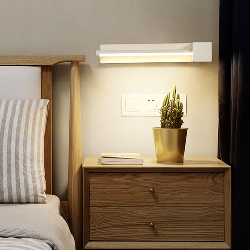 Verstellbare Acrylschattierte lineare Wandleuchter.